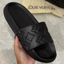 Foto de Chinelo Slide Louis Vuitton